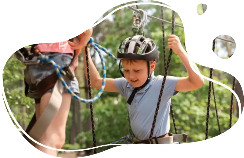 accrobranche photo Parcours accrobranche dans un parc aventure exemple de site web pour activité immersive